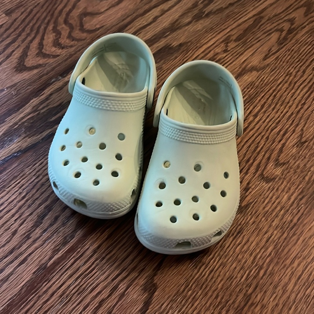 C9 crocs